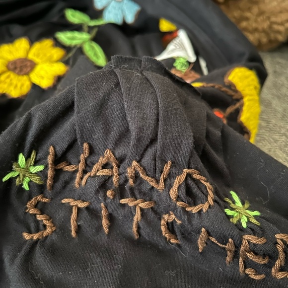 Johnny Was Joystick Hand Stitched Floral Embroidered Long Sleeve Bell Sleeve Top - Picture 3 of 4